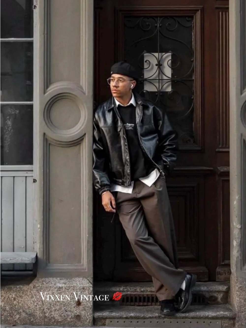 VINTAGE 1990’S OVERSIZED FLAP POCKET LEATHER BOMBER JACKET IN BLACK